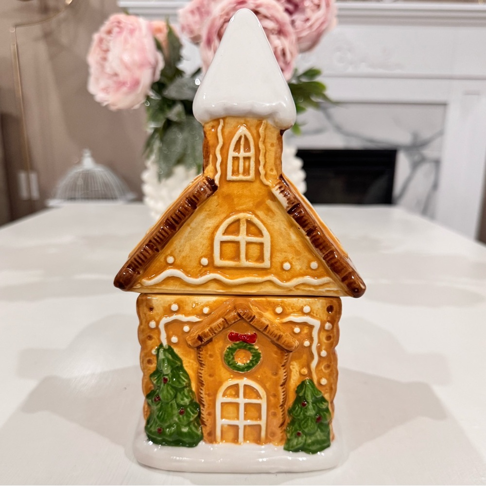 Cookie Jar Gingerbread House Decoration